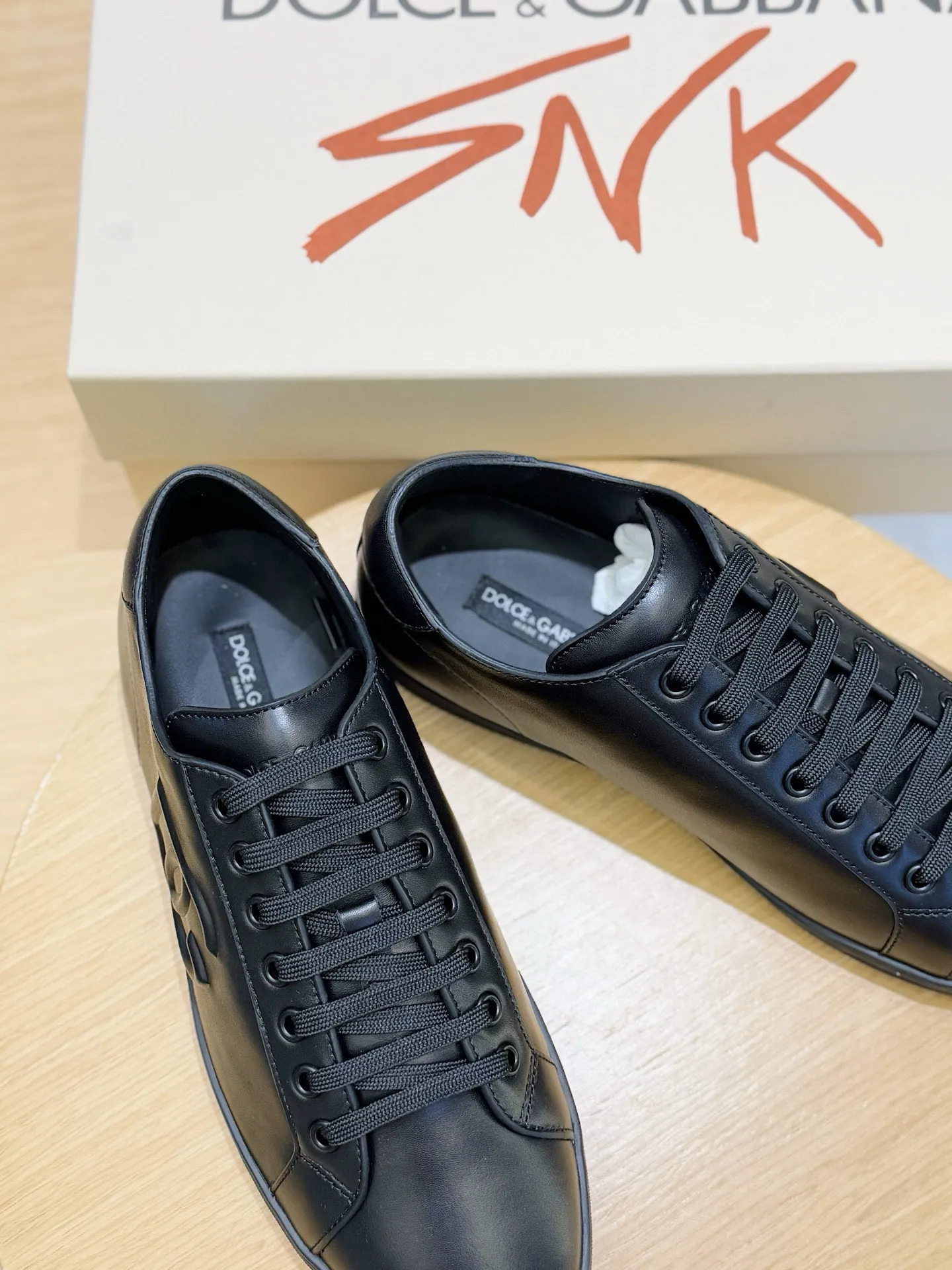 Men's Men's Shoes💰400 [New Style]🐏🐏DG men's calfskin sneakers Portofino Yacht shoes, simple and versatile design, unique saddle leather soles. The Dolce &G logo rear wing is the icing on the cake. Imported cowhide + rubber outsole Size: 39-44 (customized at 38.45)